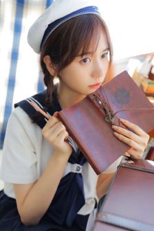 不扣纽的女孩